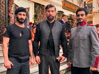 Sain Fərhad və Zahir Məhəmmədi, "Изгой" filminin baş qəhrəmanı Aleksandr Ustyuqov ilə