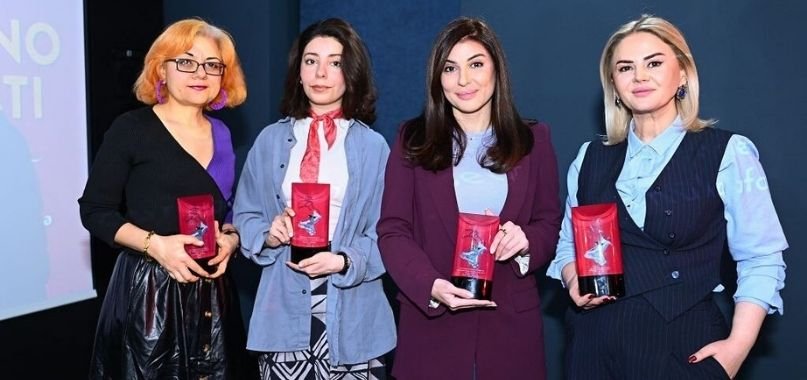 “İzzət” kino mükafatının təqdimatı keçirildi