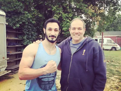 Hollywood  kaskadyoru Scott Leva və Sain Fərhad. Scott Leva X-Men, Obliterated, Soldiers of Fortune, Changeling, Ballistic: Ecks vs Sever və bir çox filmlərdə yer alıb