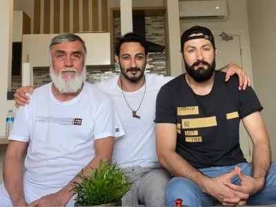 Özbəkistan aktyorları Elbek Fayziyev, Boir Holmirzayev və Sain Fərhad