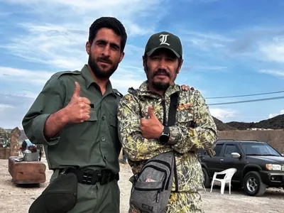 Qırğızıstanlı rejissor Adilet Akmatov və Tural Həsənov. 2023-cü il Hindistan/Bollywood istehsalı "Afghaani Snow" filmində